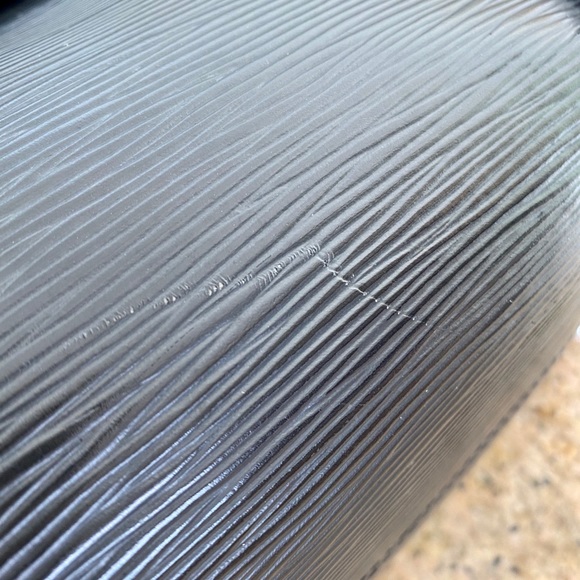 Louis Vuitton Cluny MM Epi - Picture 4 of 10